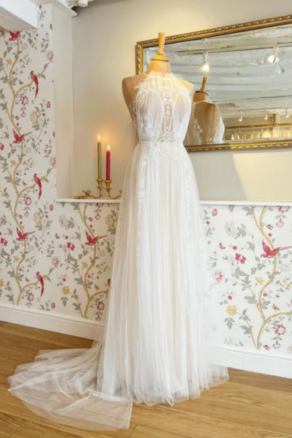 A Line Delicated Lace Tulle Wedding Dresses See Through Halter Neck Bridal Dress KPW0733